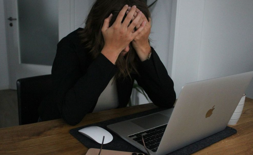 A cinizmus, a gúny, a negatív kommentek romboló ereje